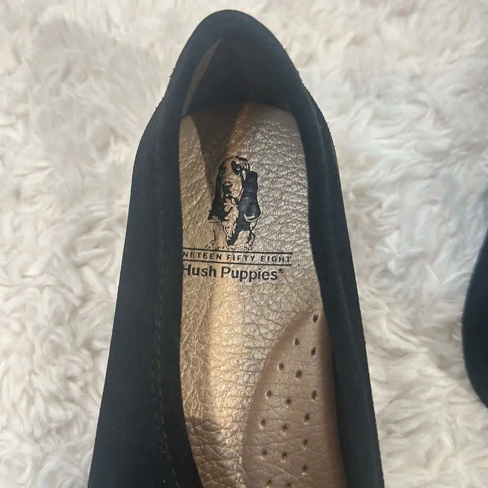1958 Hush Puppies Woman’s Heirloom Suede Black Loafers